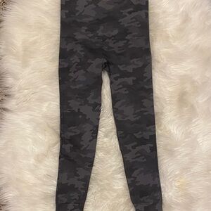 SPANX Women's Charcoal Camo Leggings